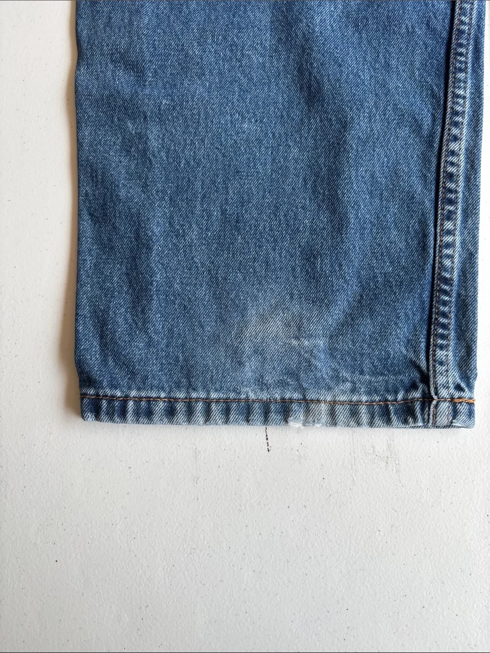 Levi's 550 Relaxed Fit Jeans in Medium Blue Denim 40/30